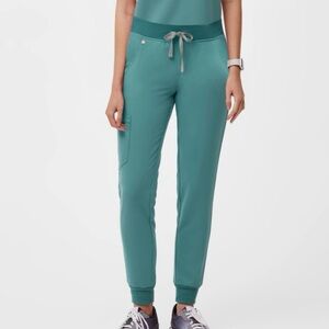 FIGS Zamora Petite Jogger Scrub Pants in Hydrogreen